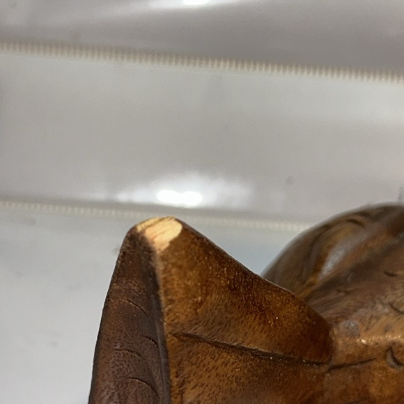 2 piece wooden hand carved hen on a nest - Picture 11 of 11